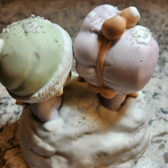 Precious Moments porcelain " Up To Our Ears In A White Christmas" - Picture 13 of 15
